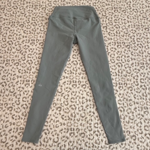 ALO Yoga Gray Leggings - Picture 7 of 9